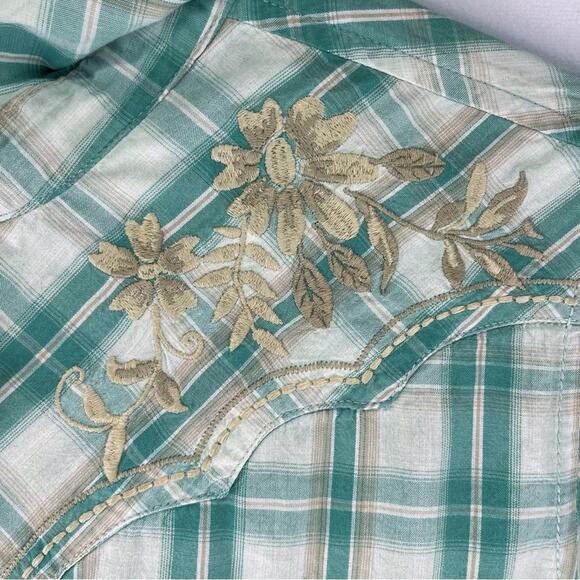 Ariat REAL Embroidered Snap Shirt - Picture 4 of 10